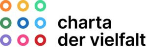 9 bunte Kreise in 3 mal 3-Anordnung. daneben der Schriftzug „Charta der Vielfalt“